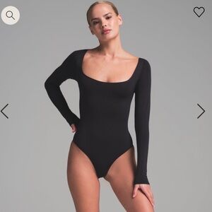 NWT SKIMS Essentials Long Sleeved Scoop Neck Bodysuit - Onyx